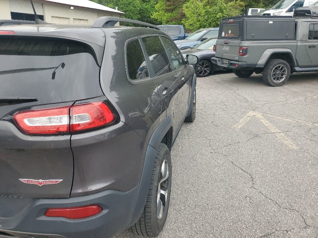 Used 2017 Jeep Cherokee Trailhawk w/ Cold Weather Group AWD/4WD image 7