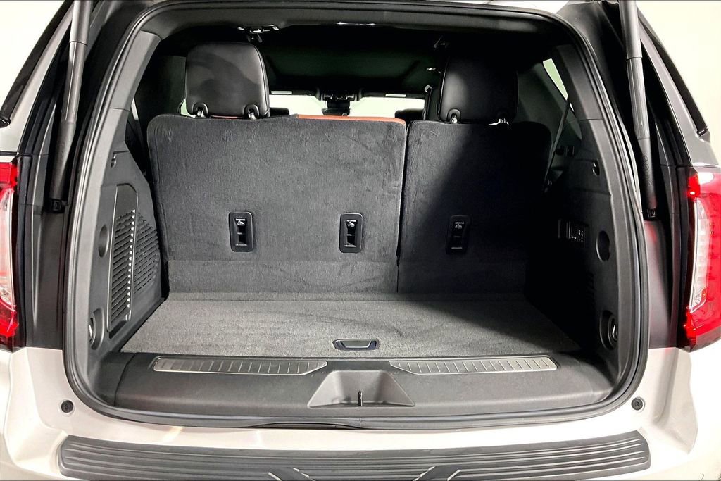 Certified 2024 GMC Yukon Denali Ultimate w/ LPO, Illumination Package AWD/4WD image 30
