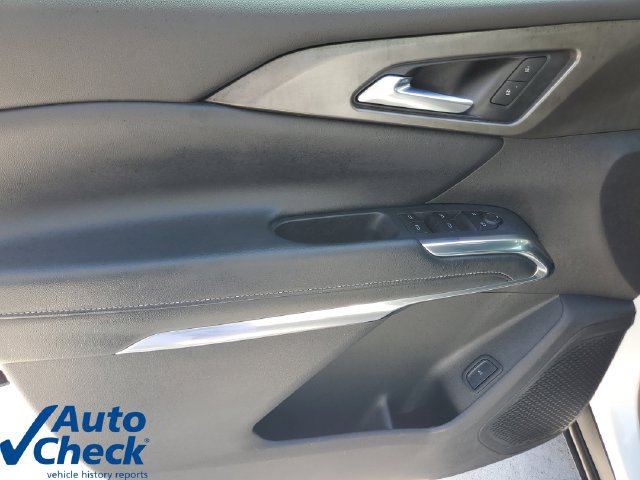 Used 2025 Chevrolet Traverse LT FWD image 21