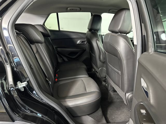 Used 2022 Chevrolet Trax LT w/ LT Convenience Package image 32