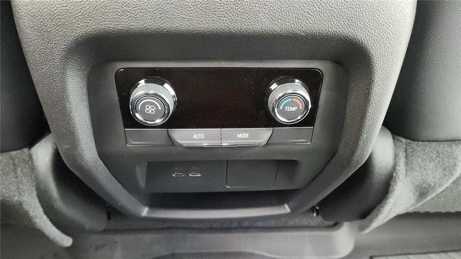 Used 2026 Chevrolet Traverse LT image 16