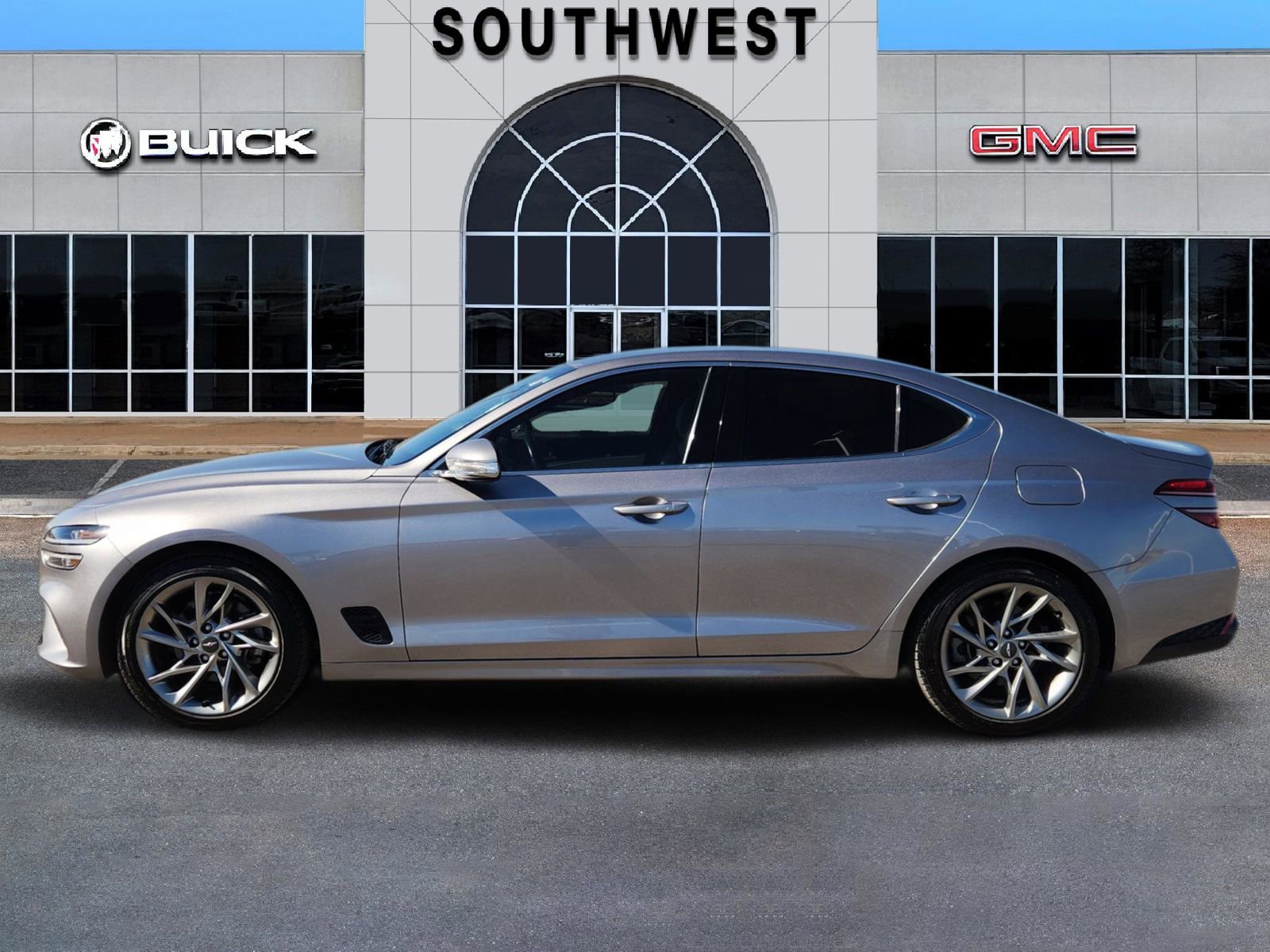 Used 2022 Genesis G70 2.0T image 3