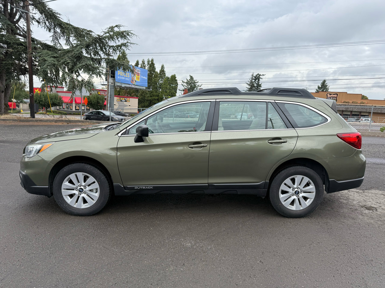 Used 2017 Subaru Outback 2.5i image 2