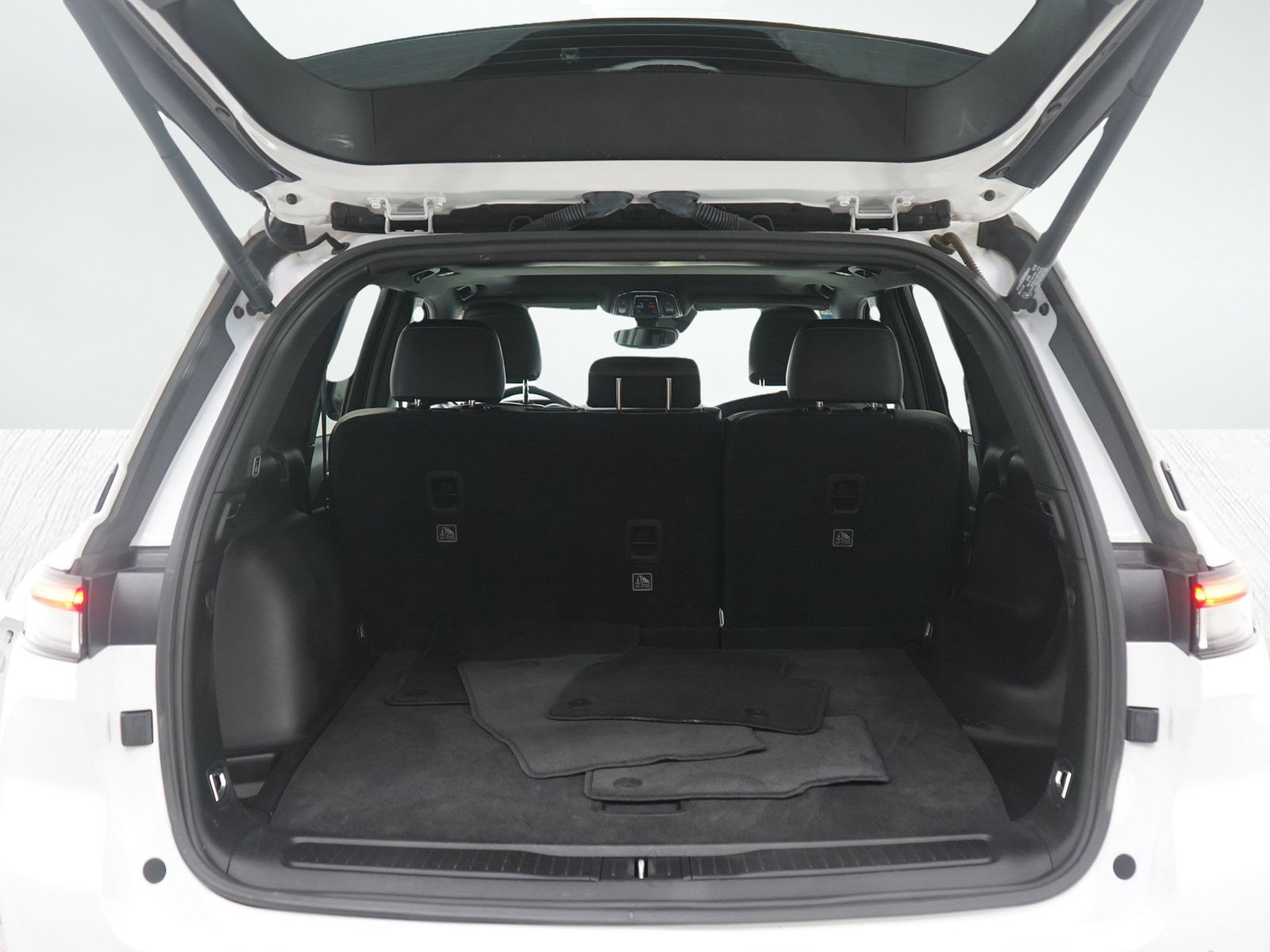 Used 2023 Jeep Grand Cherokee Altitude image 16