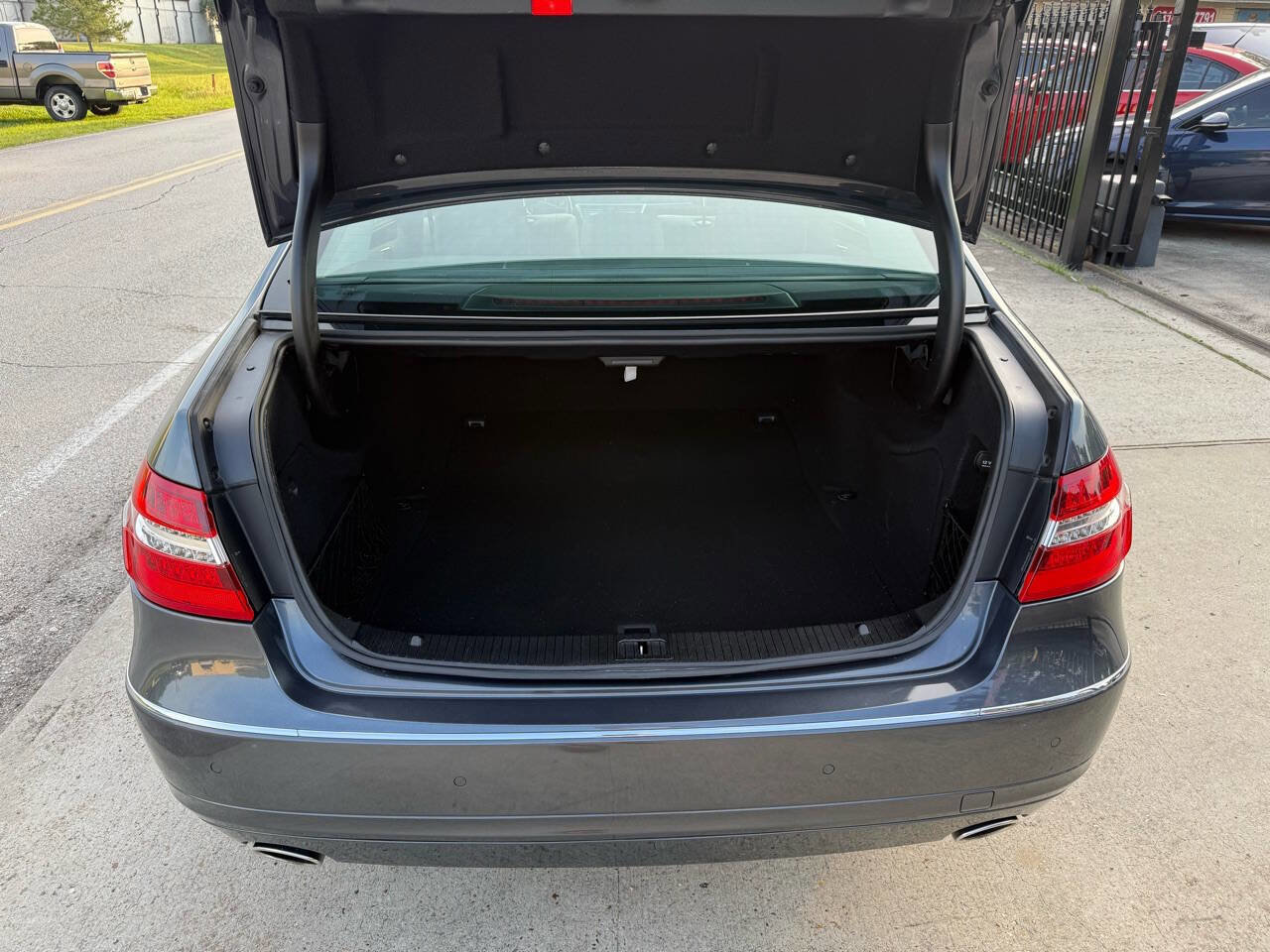 Used 2011 Mercedes-Benz E 350 BlueTEC Sedan image 20