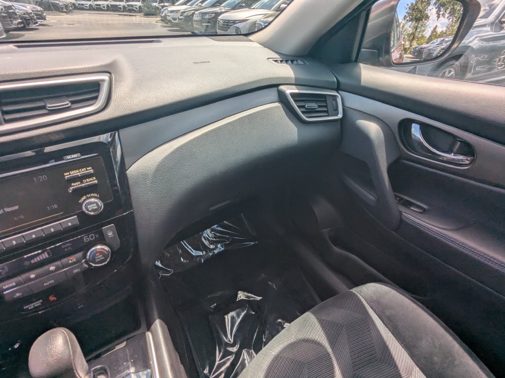 Used 2015 Nissan Rogue SV FWD image 4