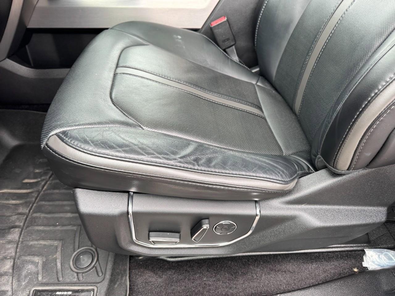 Used 2017 Ford F150 Platinum w/ Equipment Group 701A Luxury image 13