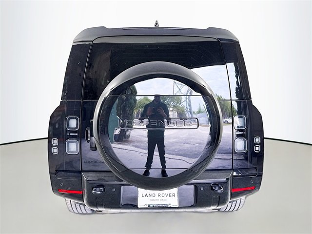 New 2026 Land Rover Defender 130 X-Dynamic SE image 6