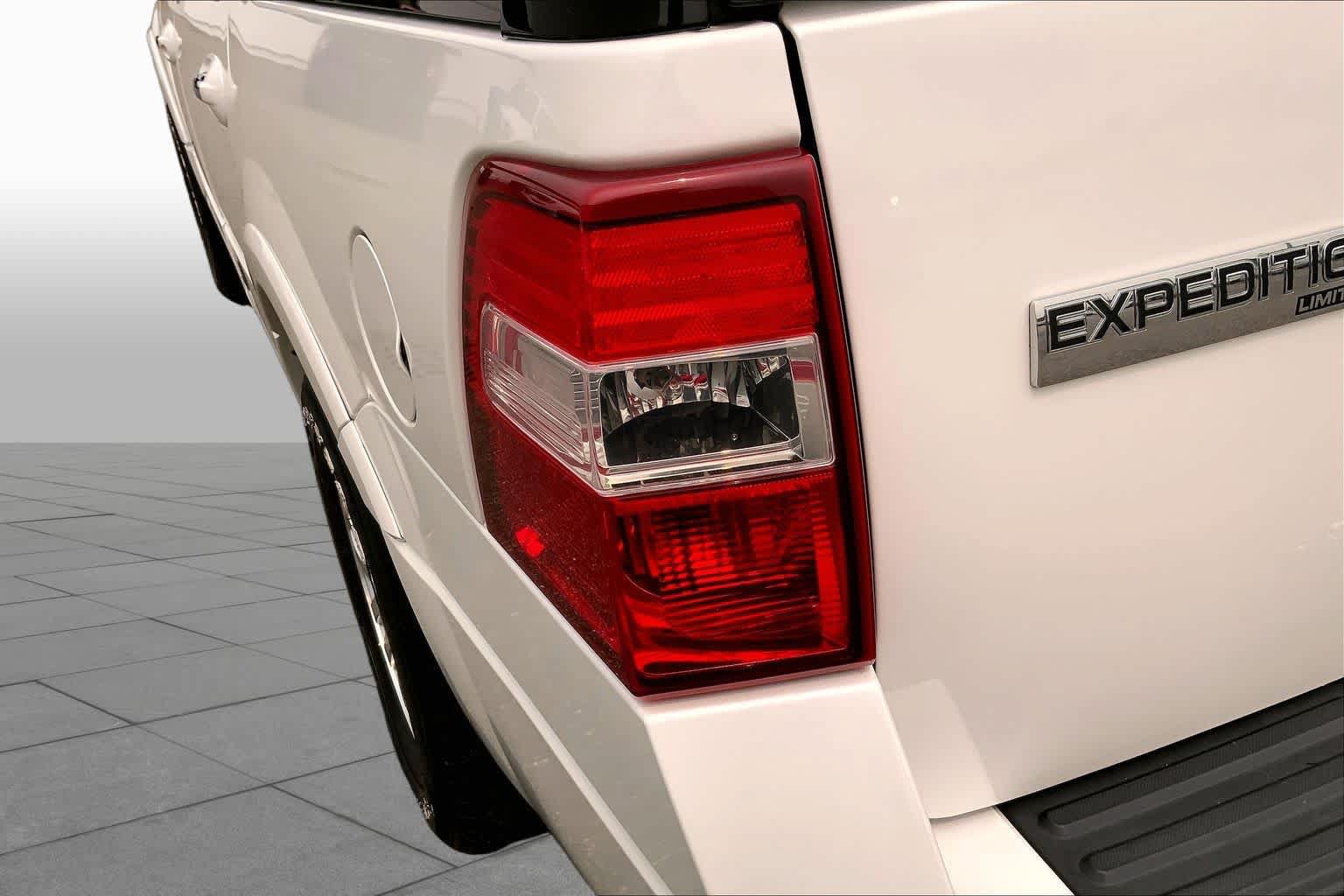 Used 2013 Ford Expedition Limited AWD/4WD image 24