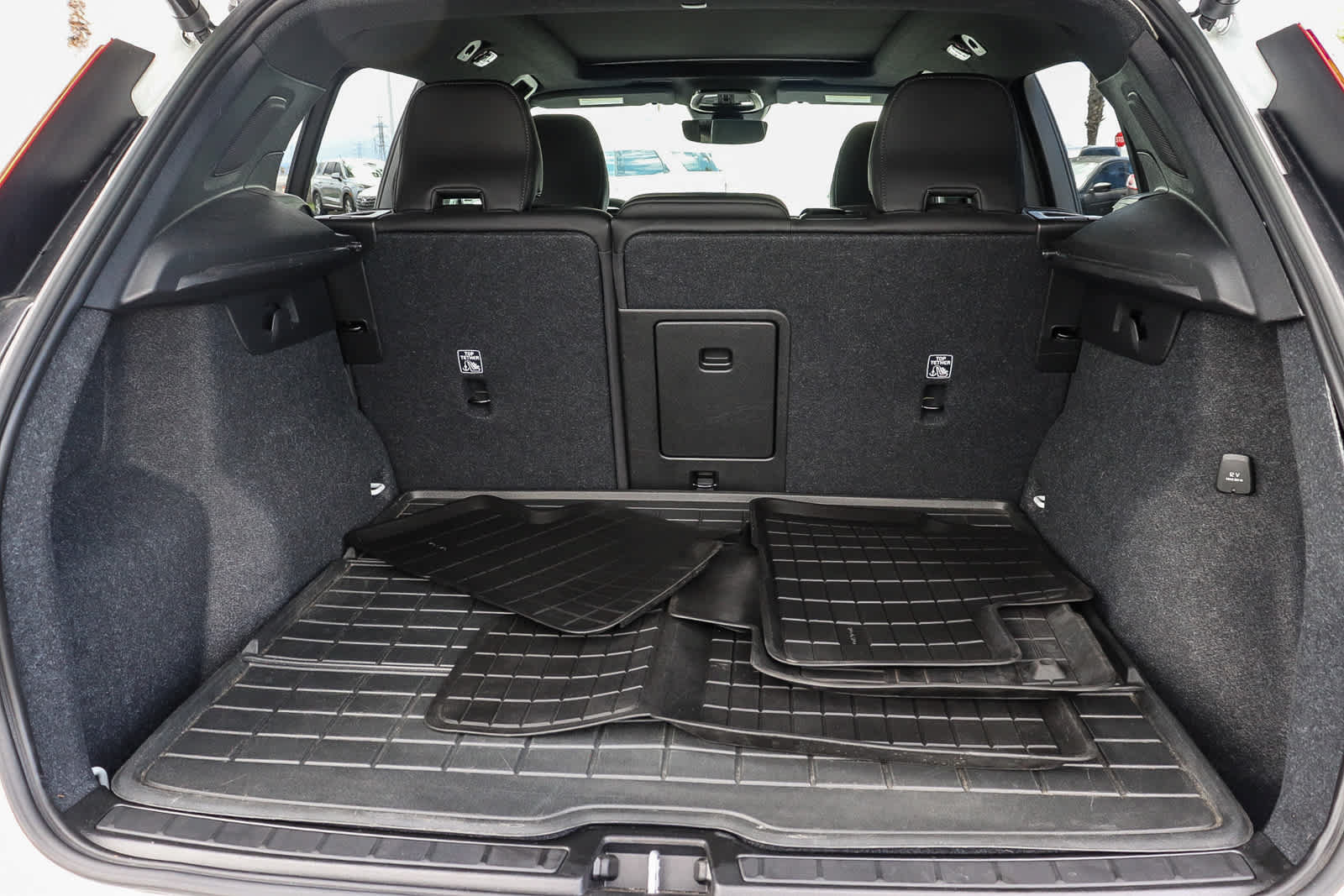 Used 2023 Volvo XC40 B5 Ultimate AWD/4WD image 24