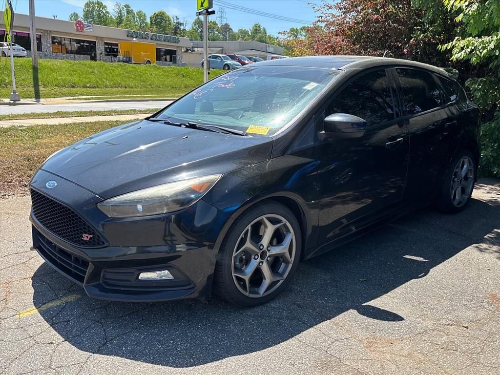 Used 2016 Ford Focus ST image 2