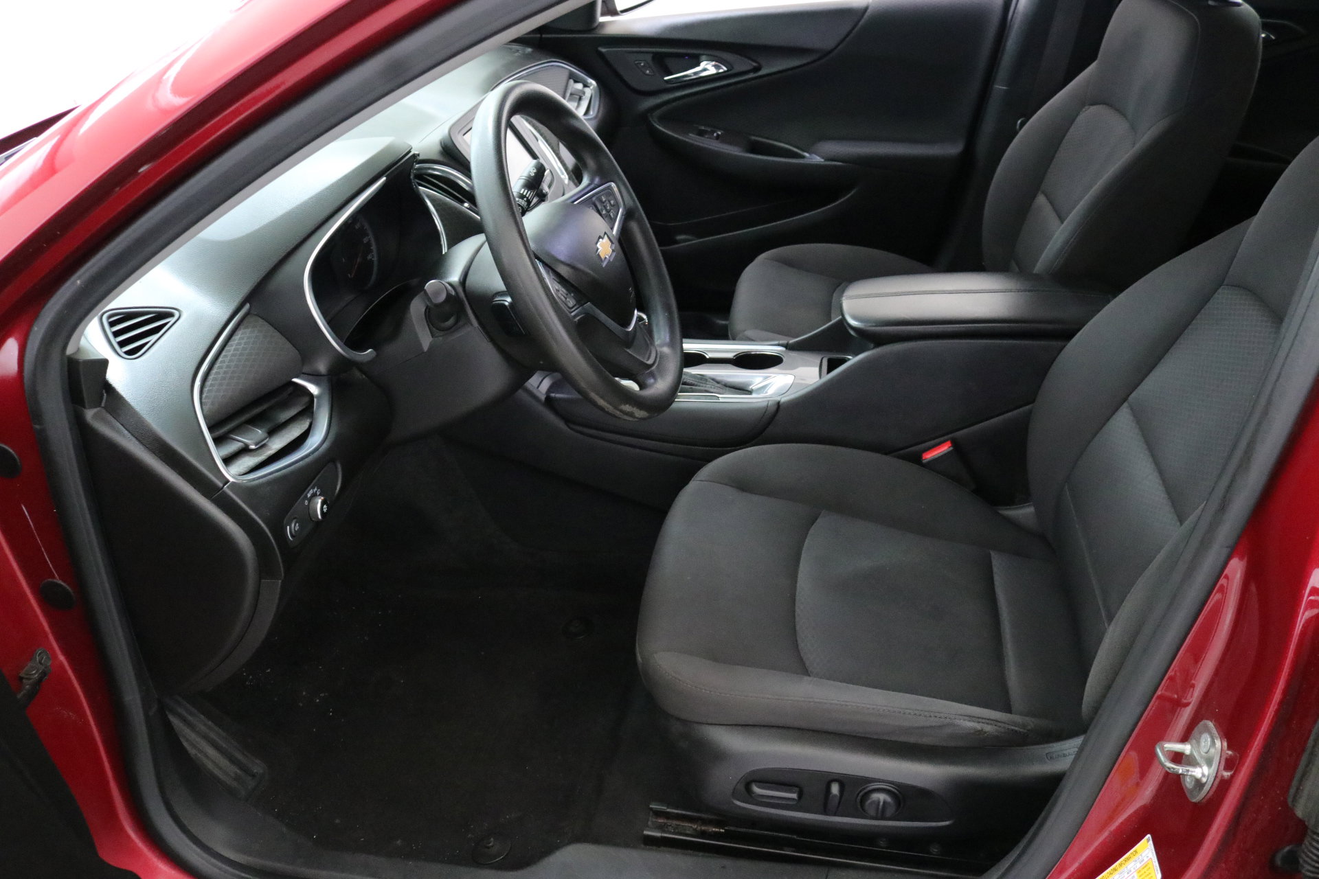 Used 2018 Chevrolet Malibu LT image 28