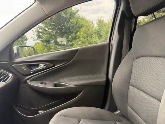 Used 2018 Chevrolet Malibu LT FWD image 30