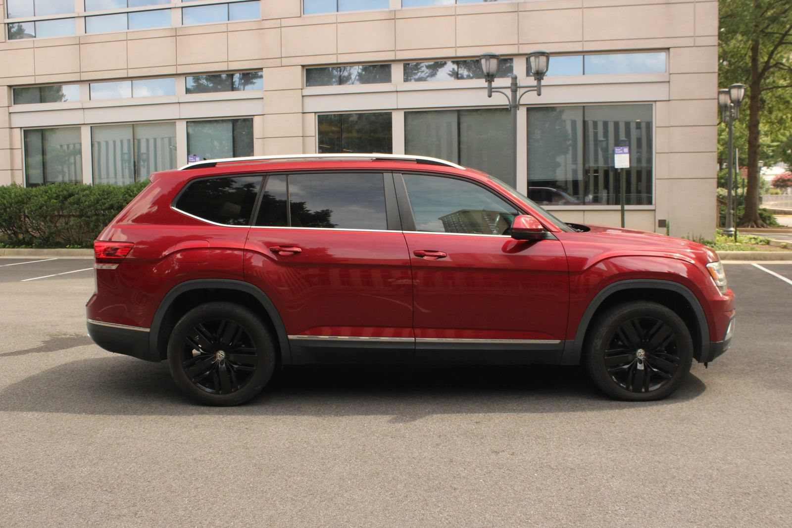 Used 2018 Volkswagen Atlas SEL FWD image 6