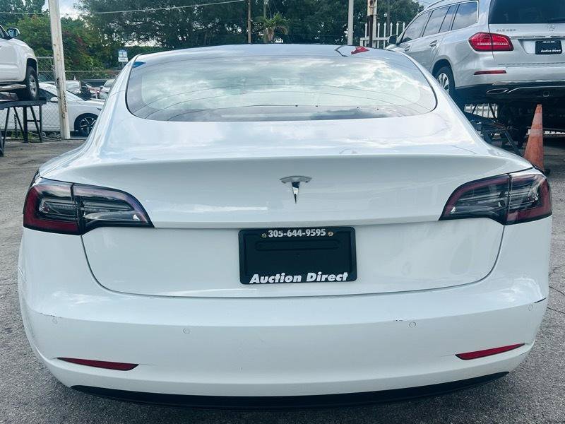 Used 2022 Tesla Model 3 Standard Range image 4