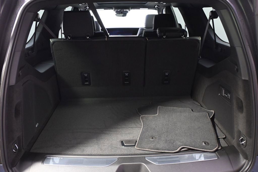 New 2026 Cadillac Escalade ESV Luxury w/ Touring Package image 19