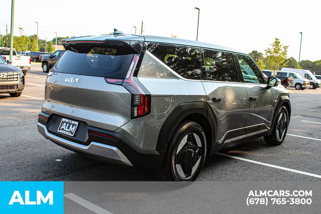 Used 2024 Kia EV9 Light Long Range RWD image 6