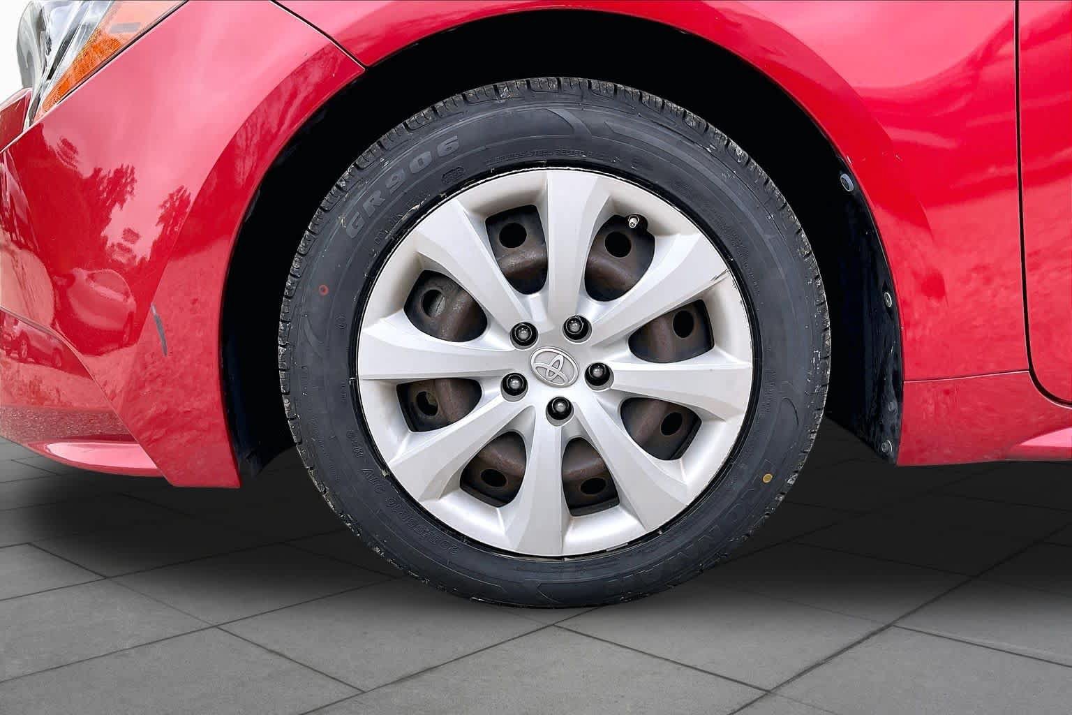Used 2021 Toyota Corolla LE FWD image 9