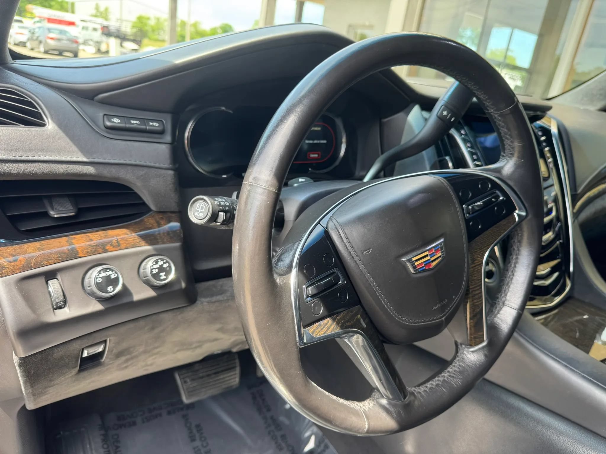 Used 2016 Cadillac Escalade ESV Platinum AWD/4WD image 12