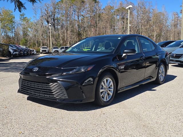 Used 2025 Toyota Camry LE image 4