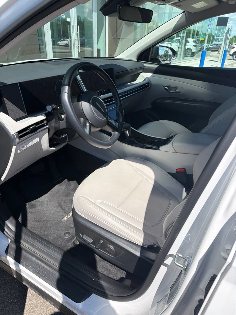 Used 2025 Hyundai Tucson SEL FWD image 2