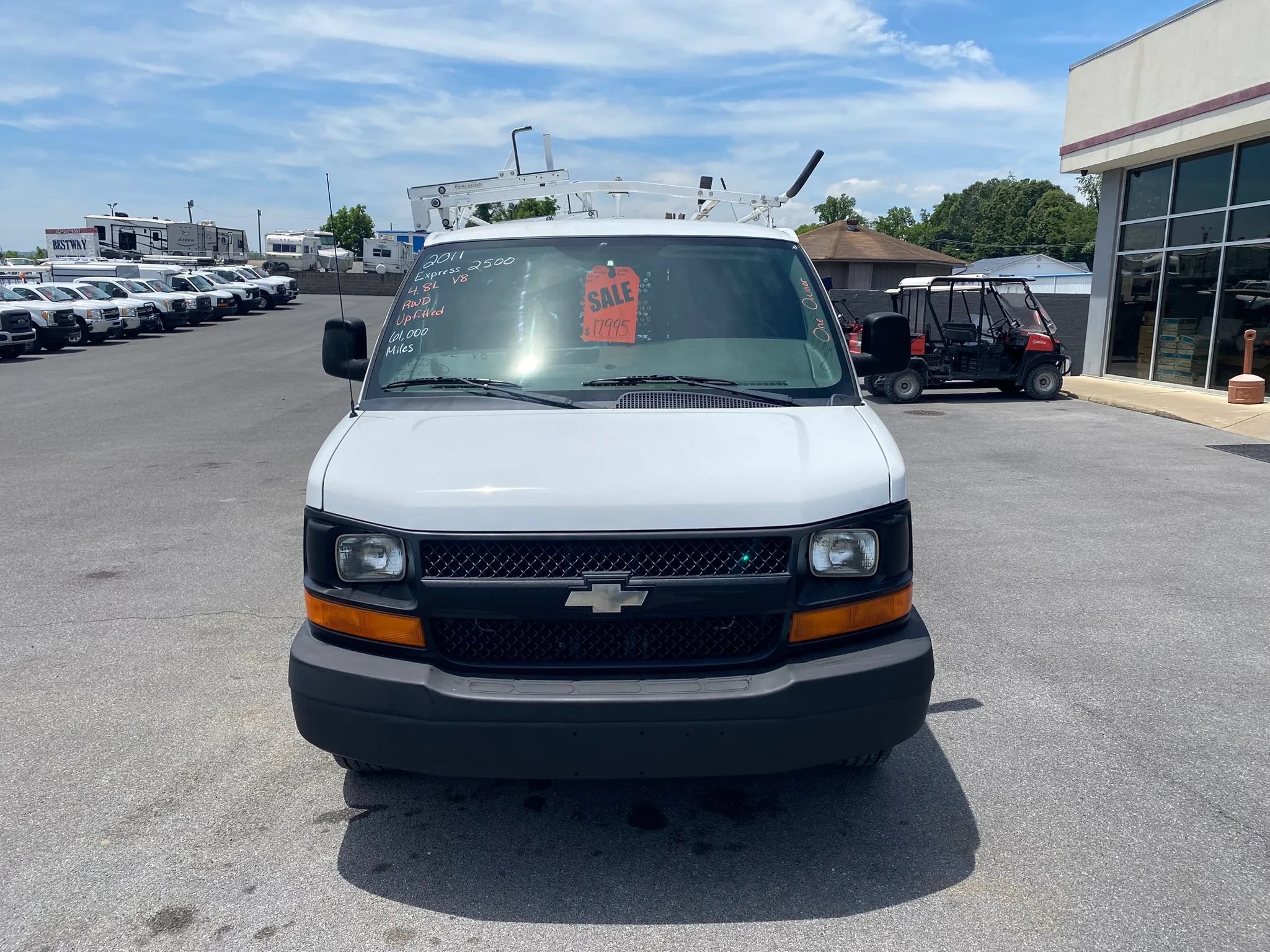Used 2011 Chevrolet Express 2500 RWD image 2