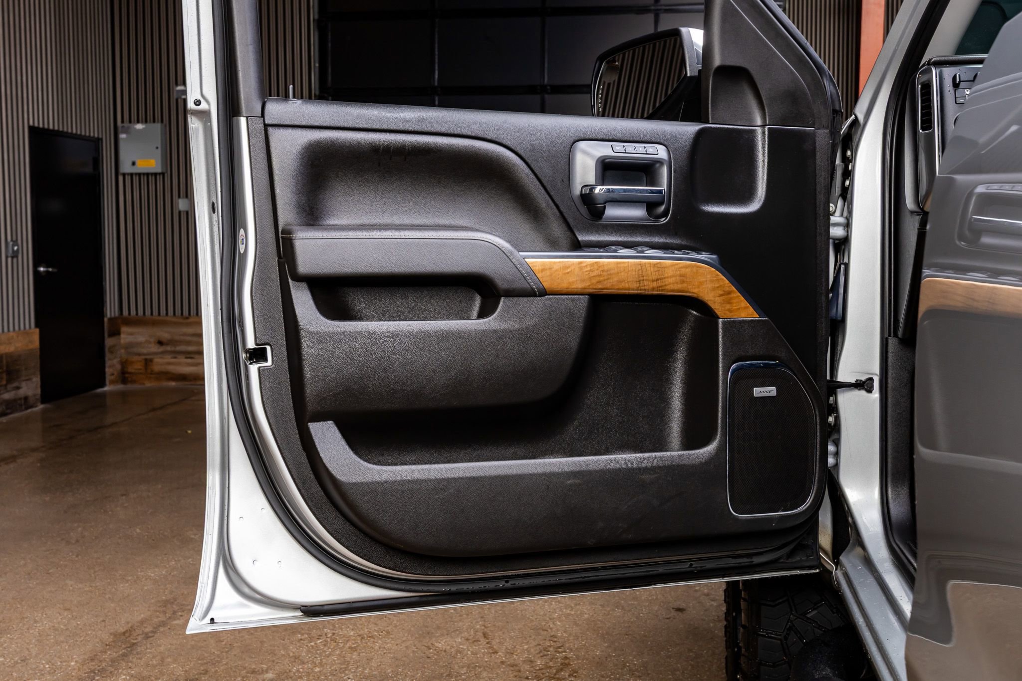 Used 2017 Chevrolet Silverado 1500 LTZ w/ Sport Package AWD/4WD image 34