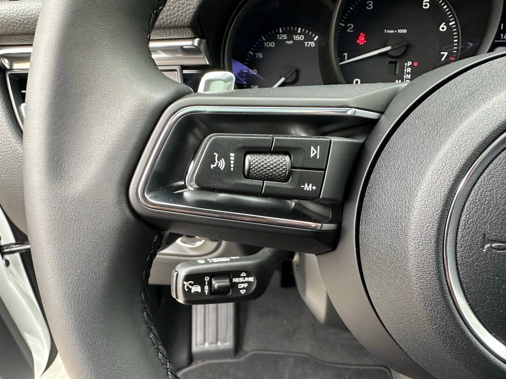 Certified 2023 Porsche Macan AWD/4WD image 18