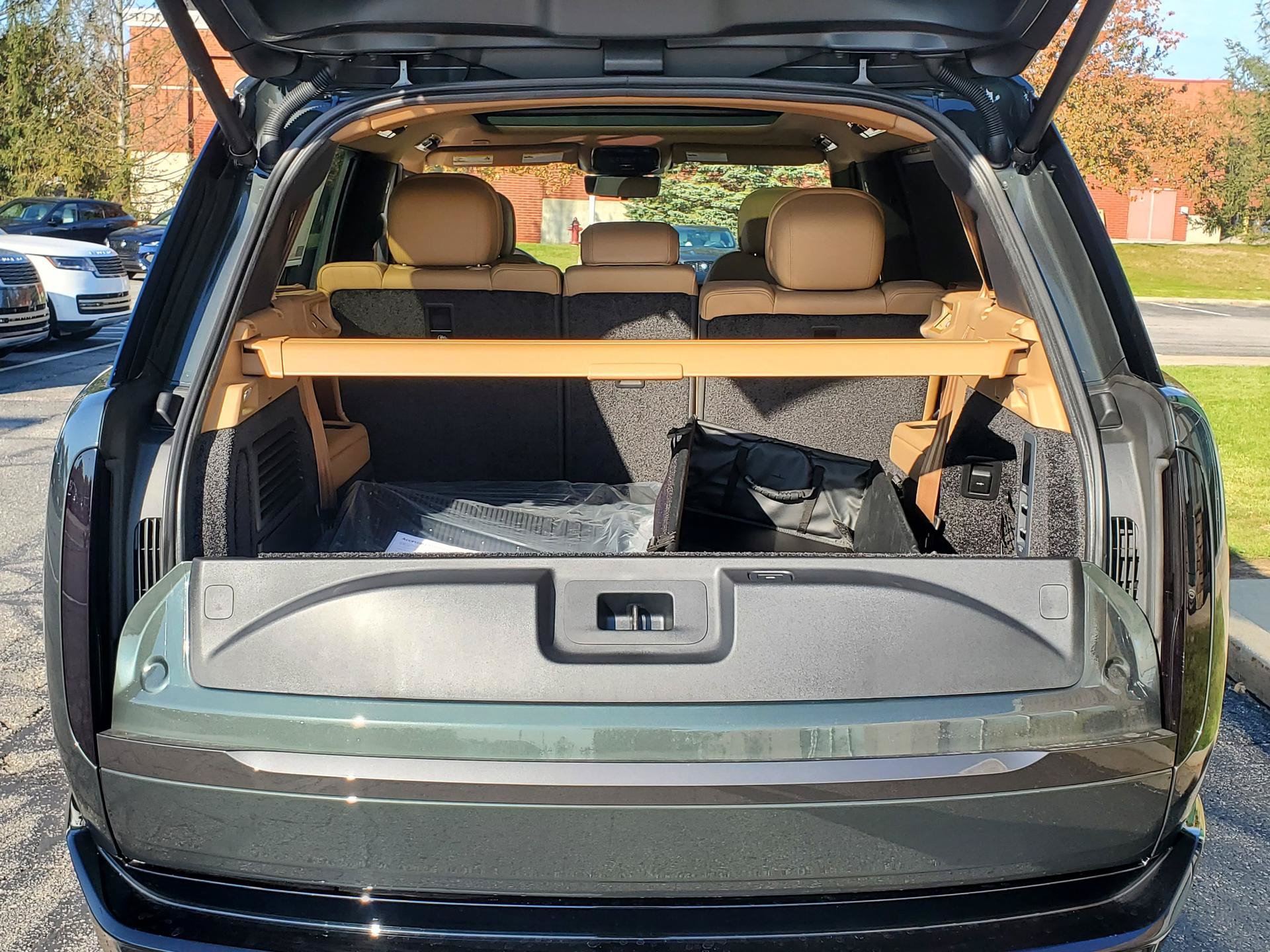New 2027 Land Rover Range Rover Long Wheelbase SE AWD/4WD image 7