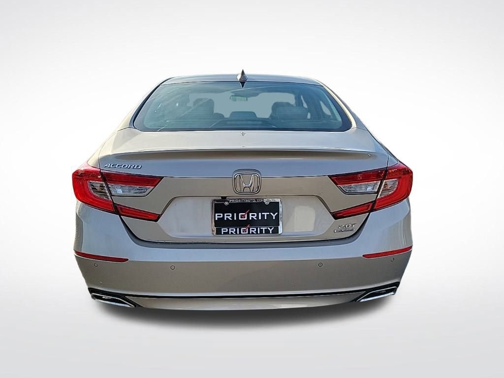 Used 2018 Honda Accord Touring image 4
