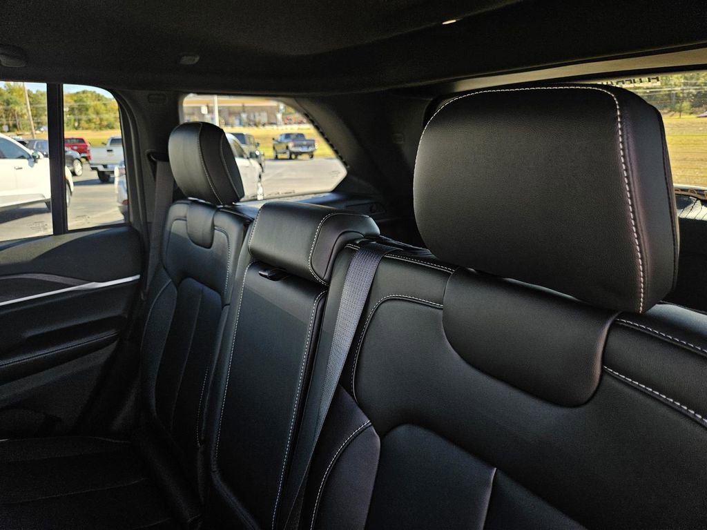 New 2025 Jeep Grand Cherokee Limited w/ Black Appearance Package image 30