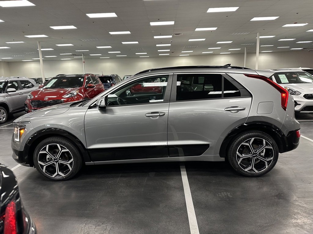 Used 2023 Kia Niro EX Touring image 4