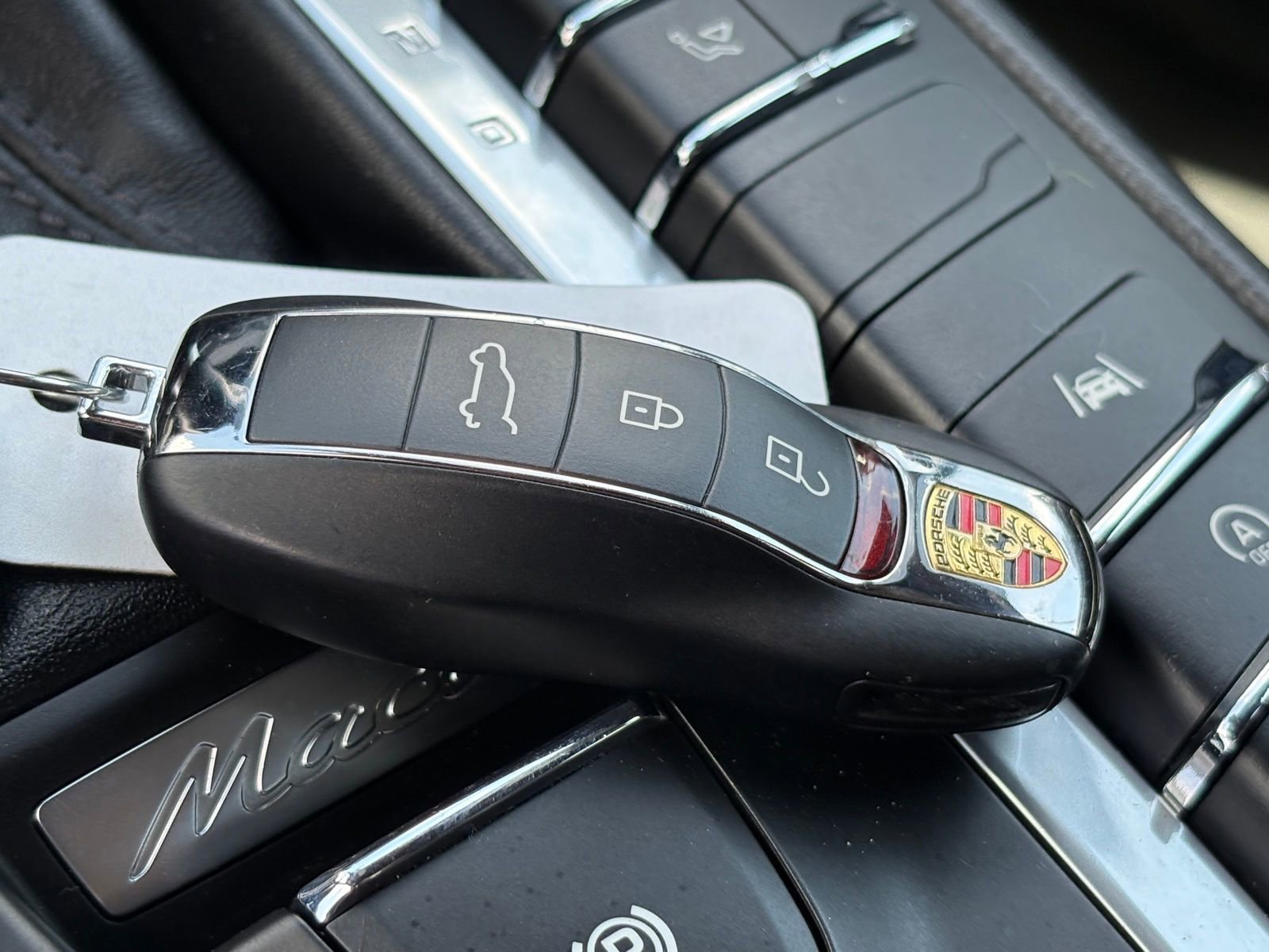 Used 2020 Porsche Macan image 46