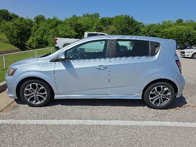 Used 2018 Chevrolet Sonic LT FWD image 2