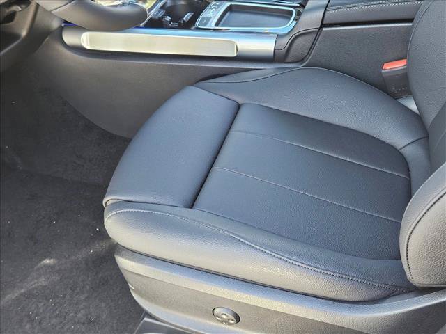 Used 2026 Mercedes-Benz GLB 250 image 4