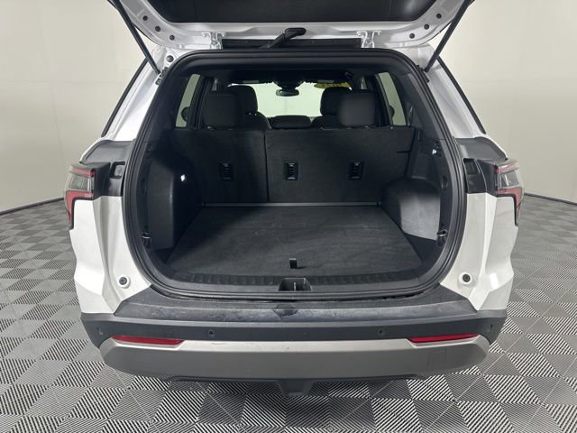 Used 2025 Chevrolet Equinox LT AWD/4WD image 12