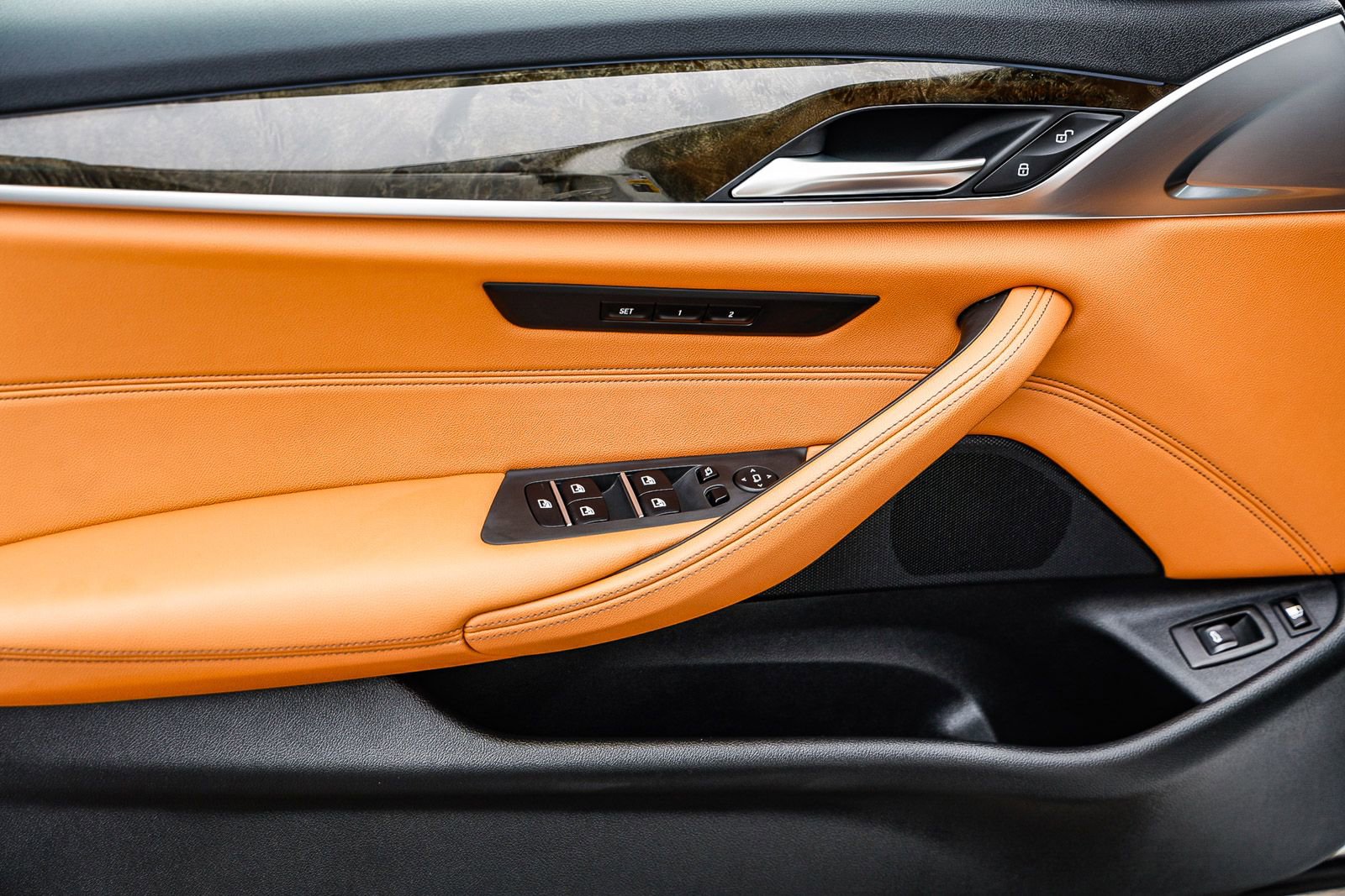 Used 2021 BMW 530e w/ Parking Assistance Package image 21