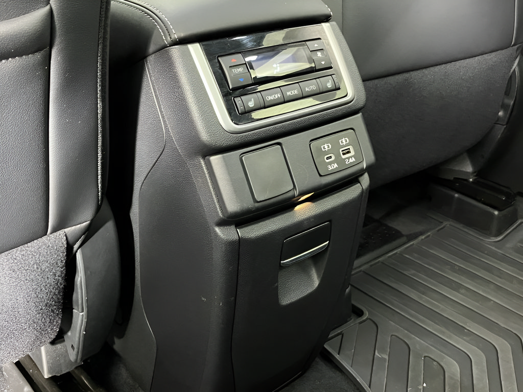 Used 2023 Subaru Ascent Limited w/ Technology Package AWD/4WD image 11