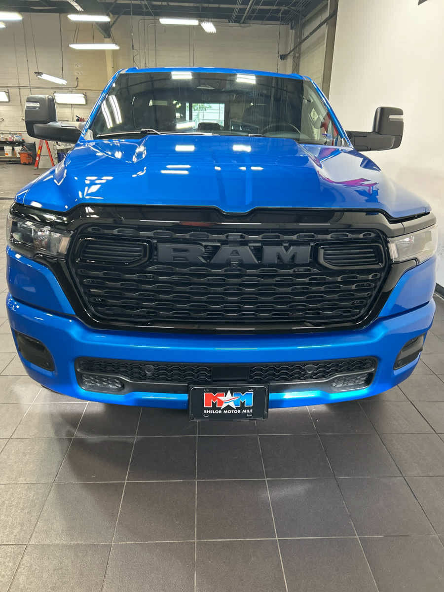 Used 2025 RAM 1500 Big Horn AWD/4WD image 3