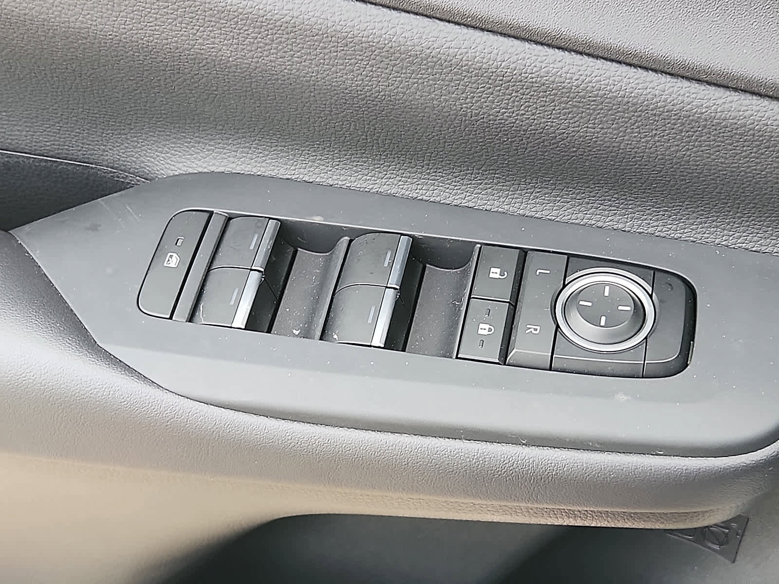 Used 2025 Toyota Prius Plug-In Hybrid w/ Limited Premium Package image 27