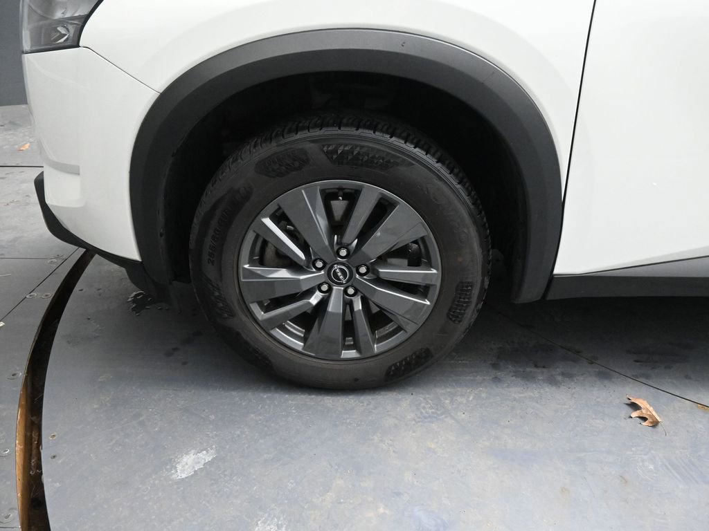 Used 2024 Nissan Pathfinder SV image 17