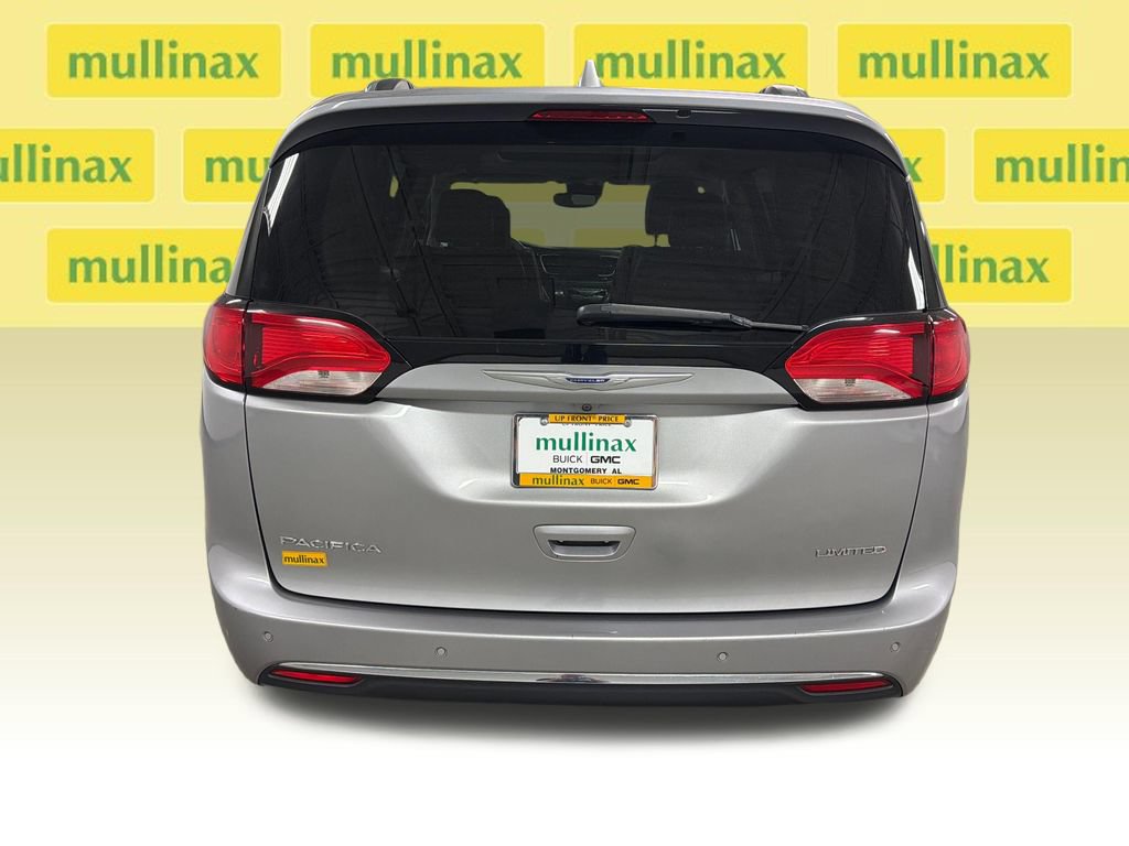 Used 2019 Chrysler Pacifica Limited w/ Tire & Wheel Group FWD image 18