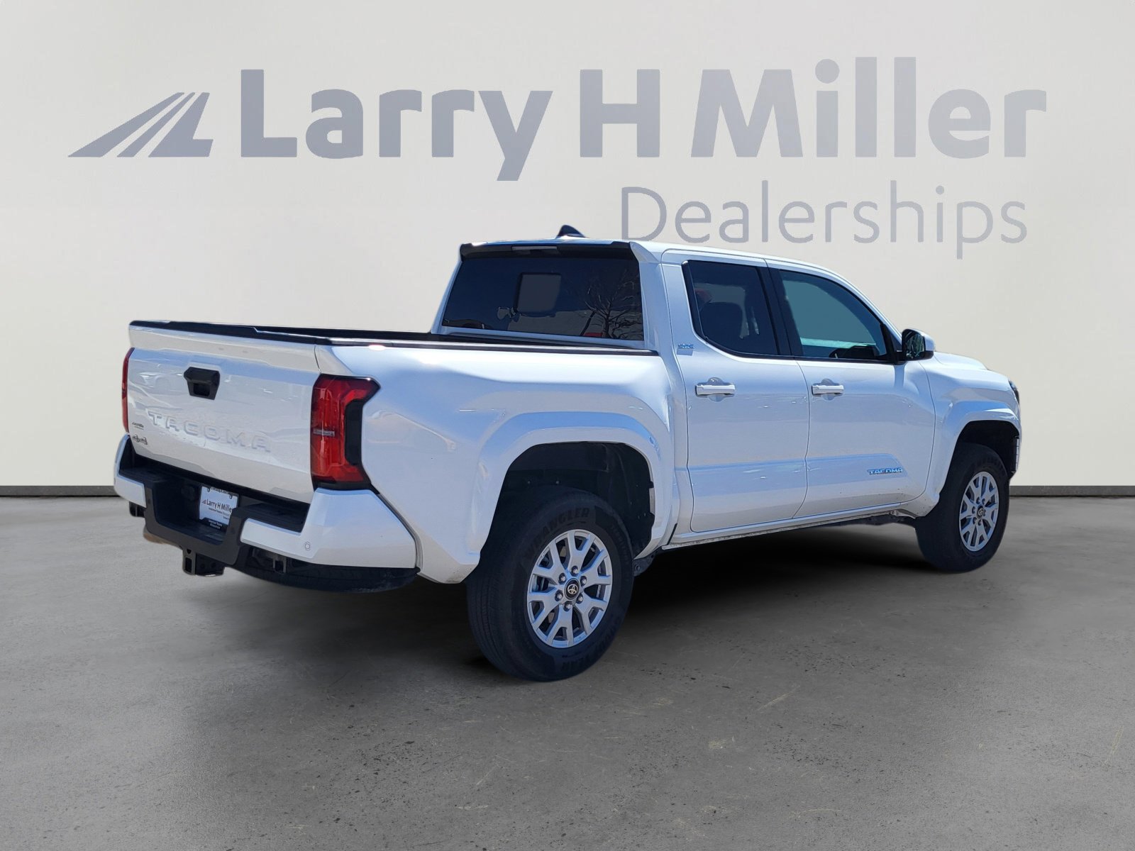 Certified 2025 Toyota Tacoma SR5 image 5