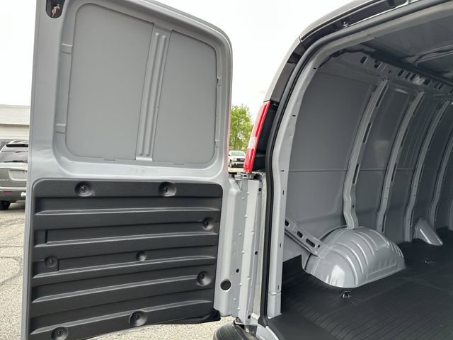 New 2026 GMC Savana 2500 Extended w/ Driver Convenience Package RWD image 29