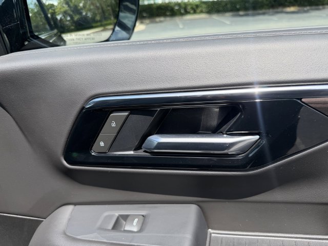 Used 2025 Chevrolet Tahoe LT AWD/4WD image 34