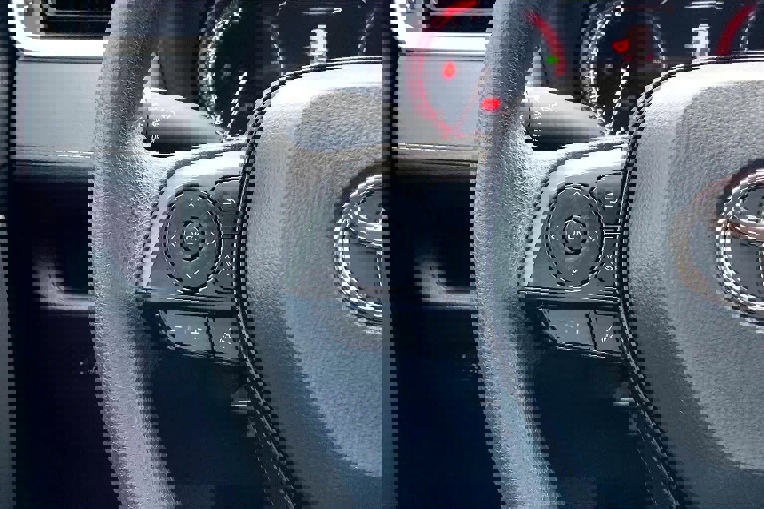 Used 2025 Toyota RAV4 LE FWD image 23