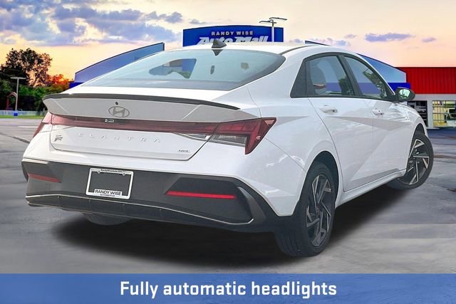 New 2025 Hyundai Elantra SEL image 18