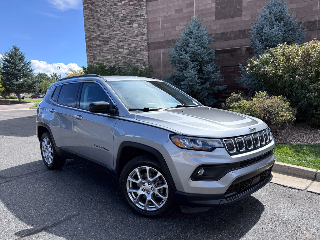 Used 2022 Jeep Compass Latitude w/ Mopar Graphics Package AWD/4WD image 2