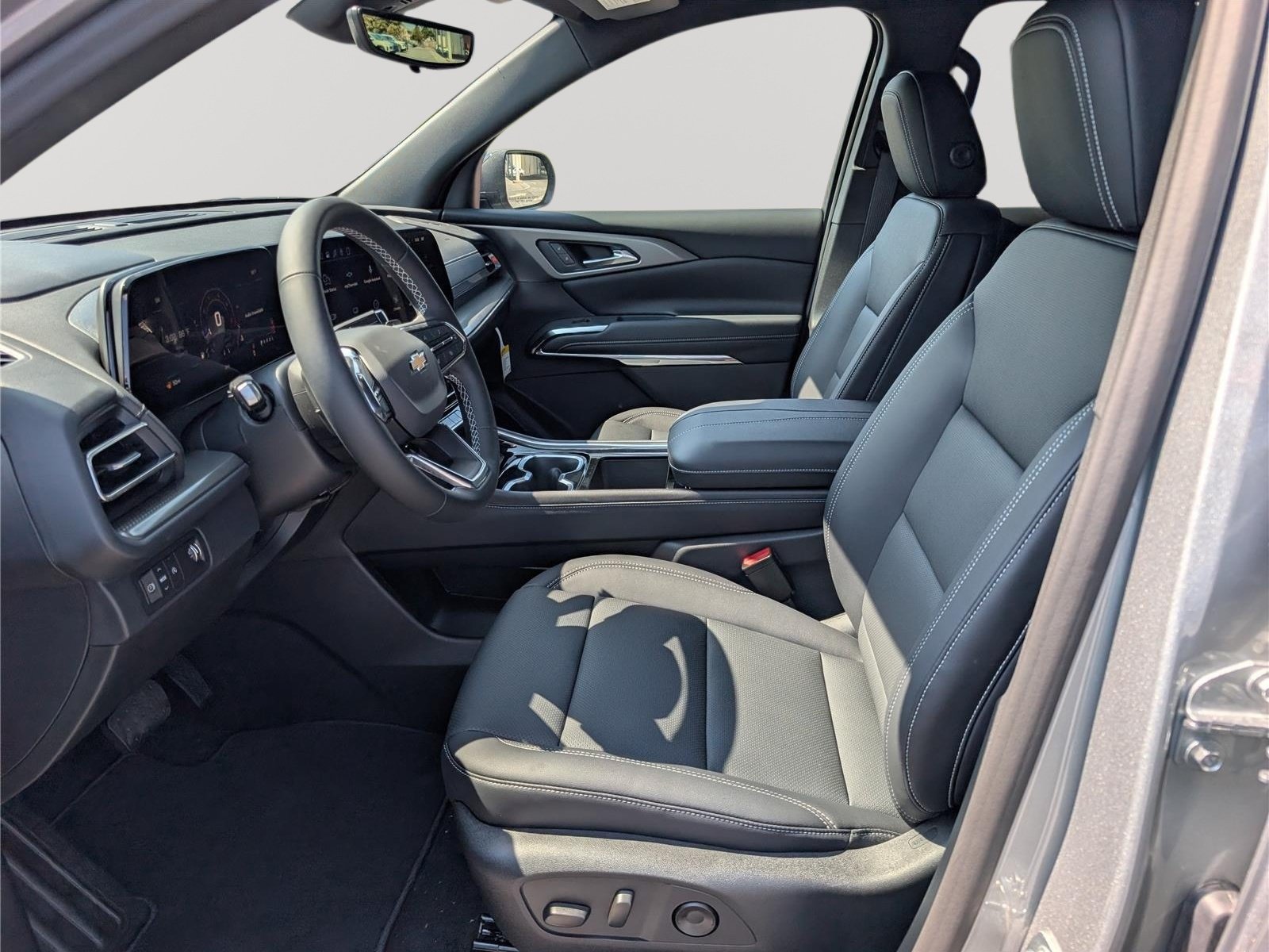 New 2027 Chevrolet Traverse LT w/ Driver Confidence Package FWD image 14