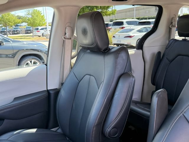 Used 2024 Chrysler Pacifica Touring-L FWD image 14